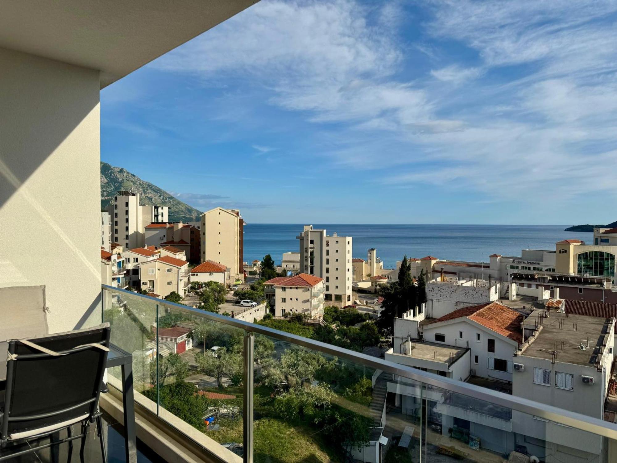 Aphelios Budva